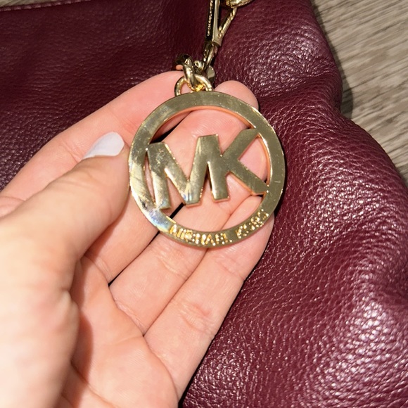 Michael Kors Jet Set Burgundy Shoulder Bag with Matching Wallet - Picture 2 of 10